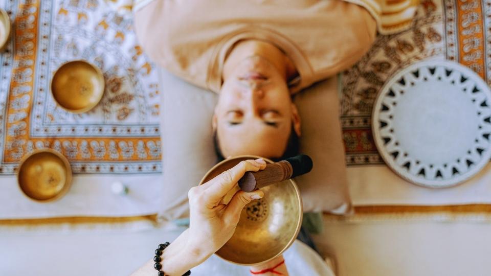What Is a Sound Bath it is a mindfulness technique that comes from the himalayas region.